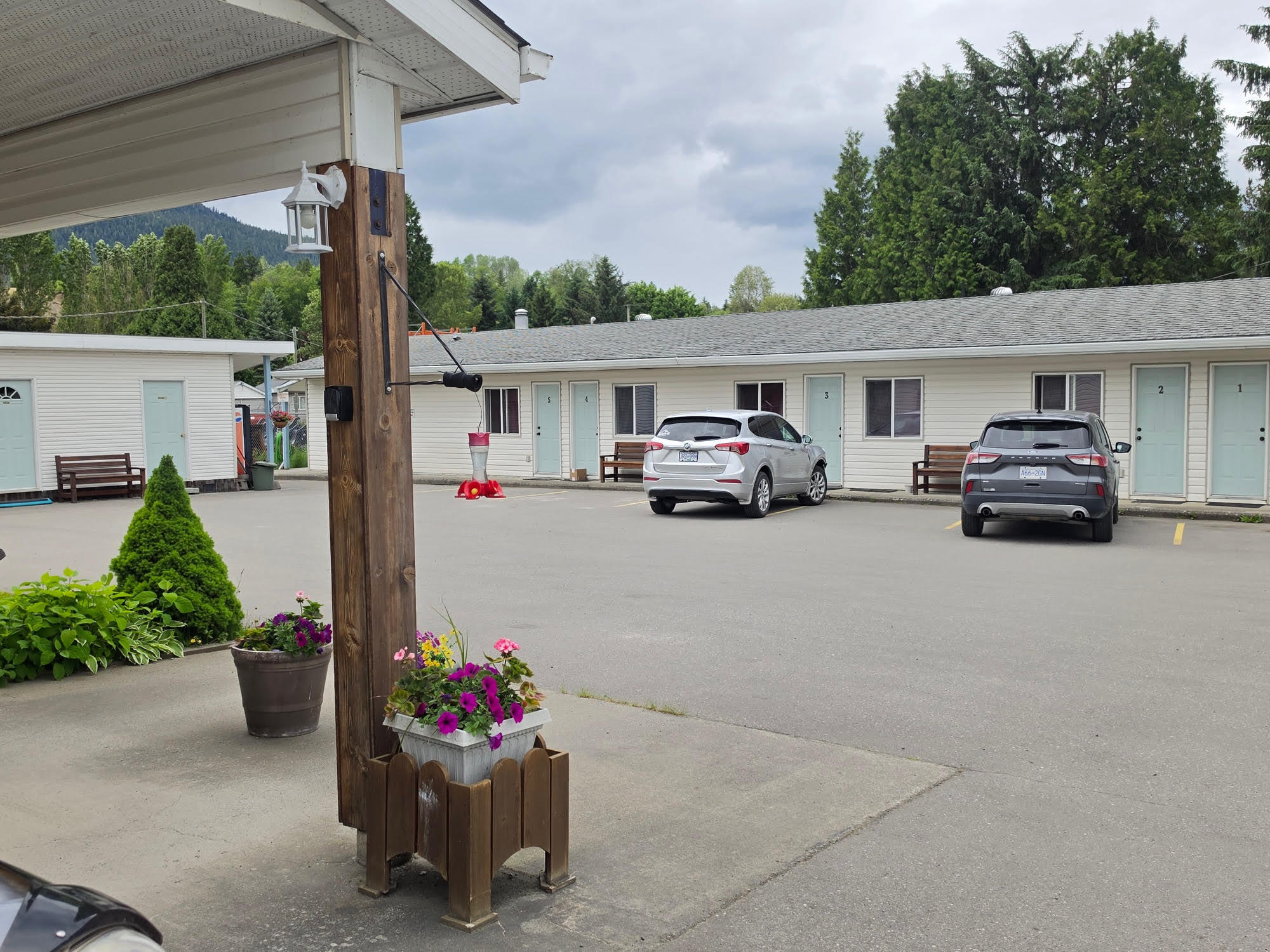 Exterior view — Wild Duck Motel property
